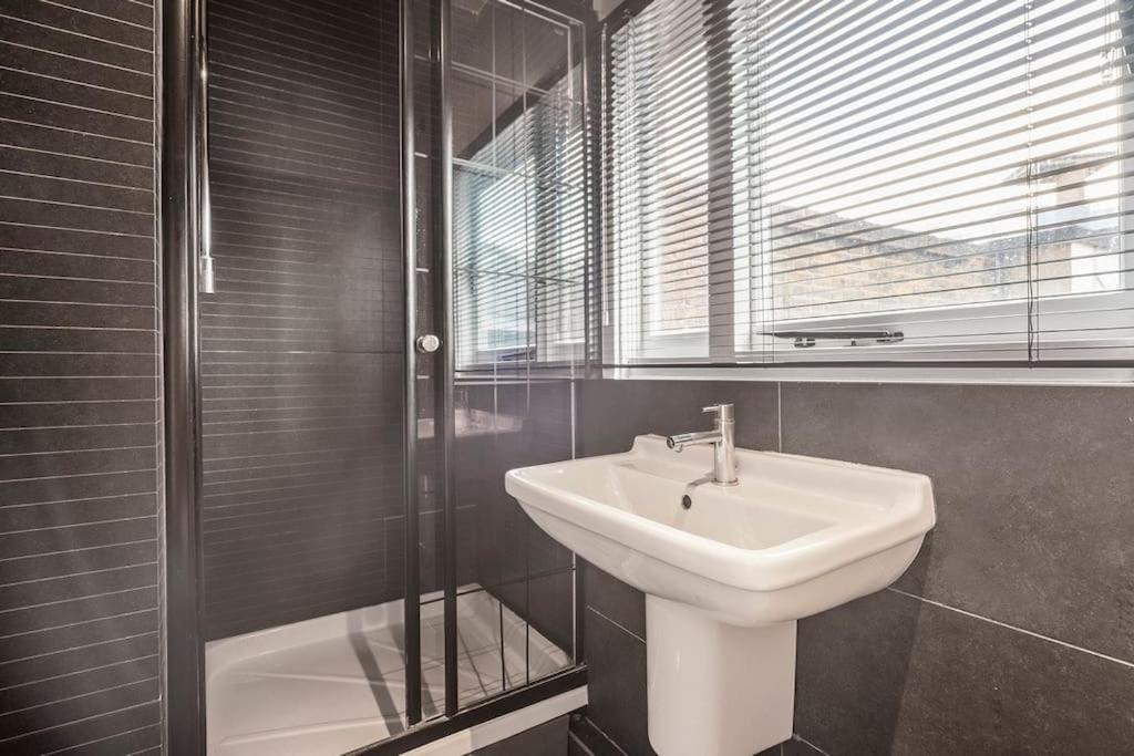 לונדון Spacious Home On Chapel Market מראה חיצוני תמונה