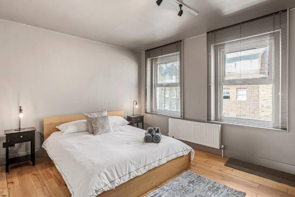 לונדון Spacious Home On Chapel Market מראה חיצוני תמונה